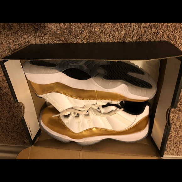 Jordan 11 Low Closing Ceremony - Picture 3 of 3